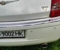 Белый Крайслер 300C, объемом двигателя 2.7 л и пробегом 177 тыс. км за 5682 $, фото 6 на Automoto.ua