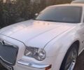 Белый Крайслер 300C, объемом двигателя 2.7 л и пробегом 180 тыс. км за 5500 $, фото 2 на Automoto.ua