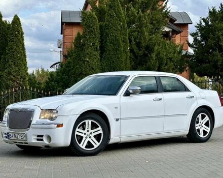 Белый Крайслер 300C, объемом двигателя 2.7 л и пробегом 224 тыс. км за 6000 $, фото 2 на Automoto.ua