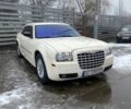 Белый Крайслер 300C, объемом двигателя 2.7 л и пробегом 191 тыс. км за 5700 $, фото 1 на Automoto.ua