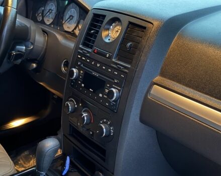 Білий Крайслер 300C, об'ємом двигуна 2.7 л та пробігом 190 тис. км за 6400 $, фото 6 на Automoto.ua