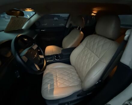 Білий Крайслер 300C, об'ємом двигуна 2.7 л та пробігом 190 тис. км за 6400 $, фото 12 на Automoto.ua