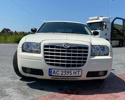 Белый Крайслер 300C, объемом двигателя 2.7 л и пробегом 180 тыс. км за 7240 $, фото 13 на Automoto.ua