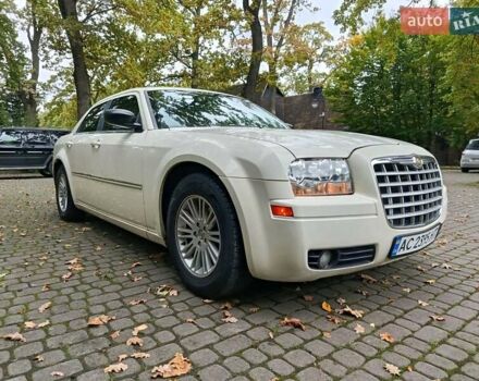 Білий Крайслер 300C, об'ємом двигуна 2.7 л та пробігом 320 тис. км за 5999 $, фото 3 на Automoto.ua