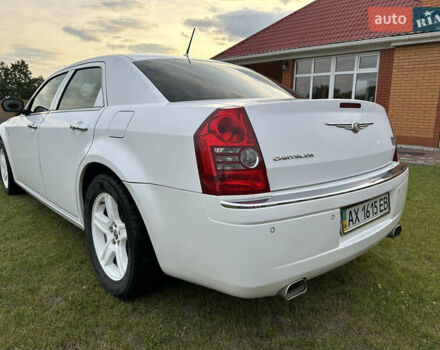Білий Крайслер 300C, об'ємом двигуна 2.74 л та пробігом 121 тис. км за 6900 $, фото 5 на Automoto.ua