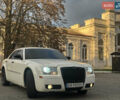 Белый Крайслер 300C, объемом двигателя 3.5 л и пробегом 250 тыс. км за 10000 $, фото 1 на Automoto.ua