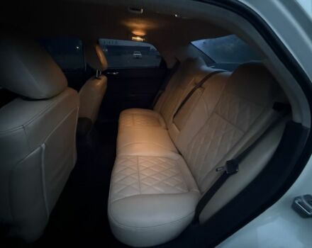 Білий Крайслер 300C, об'ємом двигуна 2.7 л та пробігом 190 тис. км за 6400 $, фото 10 на Automoto.ua