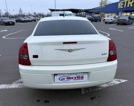 Білий Крайслер 300C, об'ємом двигуна 2.7 л та пробігом 190 тис. км за 6400 $, фото 4 на Automoto.ua