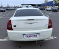 Білий Крайслер 300C, об'ємом двигуна 2.7 л та пробігом 190 тис. км за 6400 $, фото 4 на Automoto.ua