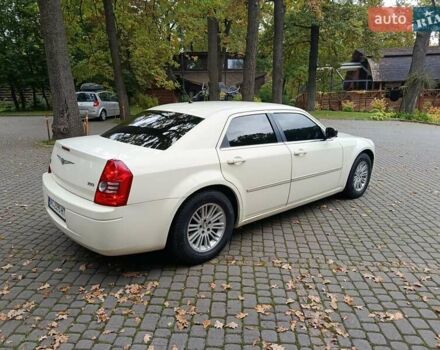 Білий Крайслер 300C, об'ємом двигуна 2.7 л та пробігом 320 тис. км за 5999 $, фото 9 на Automoto.ua