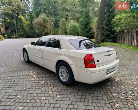 Білий Крайслер 300C, об'ємом двигуна 2.7 л та пробігом 320 тис. км за 5999 $, фото 8 на Automoto.ua