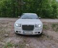 Білий Крайслер 300C, об'ємом двигуна 2.7 л та пробігом 237 тис. км за 7700 $, фото 1 на Automoto.ua