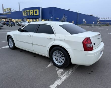 Білий Крайслер 300C, об'ємом двигуна 2.7 л та пробігом 190 тис. км за 6400 $, фото 3 на Automoto.ua