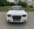 Белый Крайслер 300C, объемом двигателя 2.74 л и пробегом 242 тыс. км за 7500 $, фото 1 на Automoto.ua
