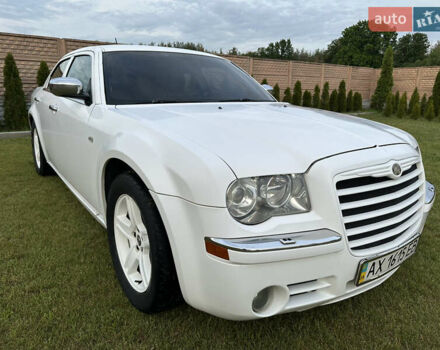 Білий Крайслер 300C, об'ємом двигуна 2.74 л та пробігом 121 тис. км за 6900 $, фото 9 на Automoto.ua