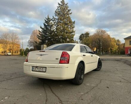Крайслер 300C 2008 в Звенигородка на Automoto.ua Белый Крайслер 300C, объемом двигателя 3.5 л и пробегом 180 тыс. км за 8700 $, фото 2 на Automoto.ua