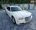 Белый Крайслер 300C, объемом двигателя 2.7 л и пробегом 320 тыс. км за 5750 $, фото 1 на Automoto.ua