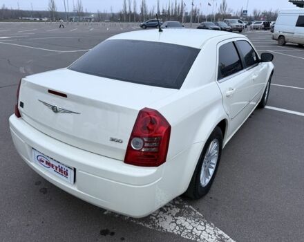 Білий Крайслер 300C, об'ємом двигуна 2.7 л та пробігом 190 тис. км за 6400 $, фото 5 на Automoto.ua