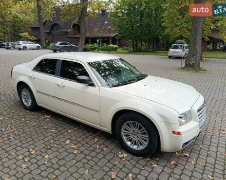 Білий Крайслер 300C, об'ємом двигуна 2.7 л та пробігом 320 тис. км за 5999 $, фото 4 на Automoto.ua