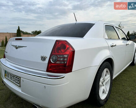 Білий Крайслер 300C, об'ємом двигуна 2.74 л та пробігом 121 тис. км за 6900 $, фото 7 на Automoto.ua
