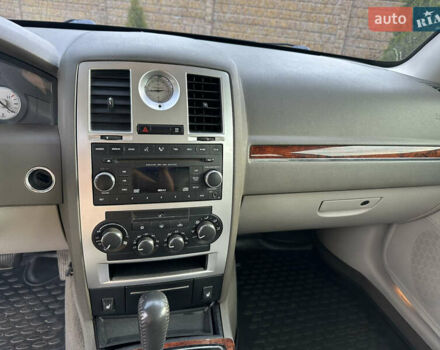Білий Крайслер 300C, об'ємом двигуна 2.74 л та пробігом 121 тис. км за 6900 $, фото 17 на Automoto.ua
