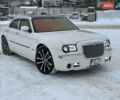 Белый Крайслер 300C, объемом двигателя 3.5 л и пробегом 192 тыс. км за 7800 $, фото 1 на Automoto.ua