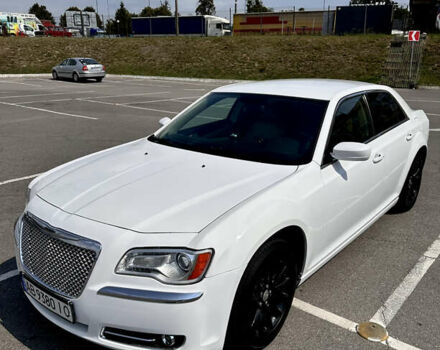 Белый Крайслер 300C, объемом двигателя 3.6 л и пробегом 130 тыс. км за 13900 $, фото 4 на Automoto.ua