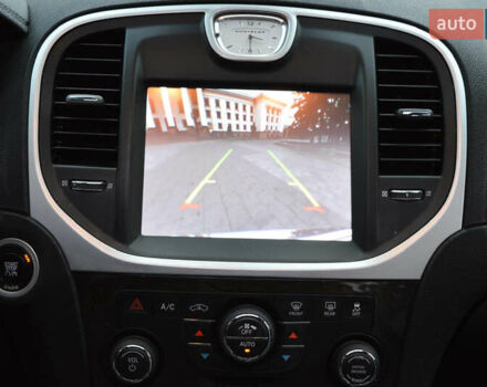 Белый Крайслер 300C, объемом двигателя 3.6 л и пробегом 202 тыс. км за 12999 $, фото 4 на Automoto.ua