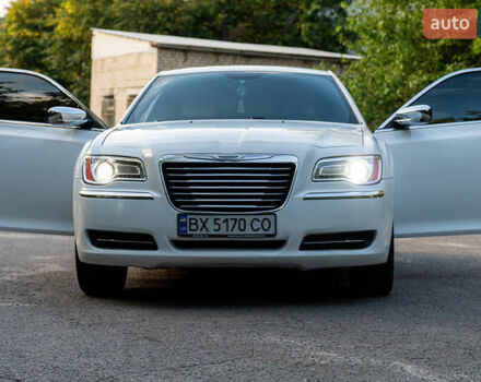 Білий Крайслер 300C, об'ємом двигуна 3.6 л та пробігом 232 тис. км за 14300 $, фото 7 на Automoto.ua