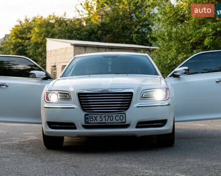 Білий Крайслер 300C, об'ємом двигуна 3.6 л та пробігом 232 тис. км за 14300 $, фото 8 на Automoto.ua