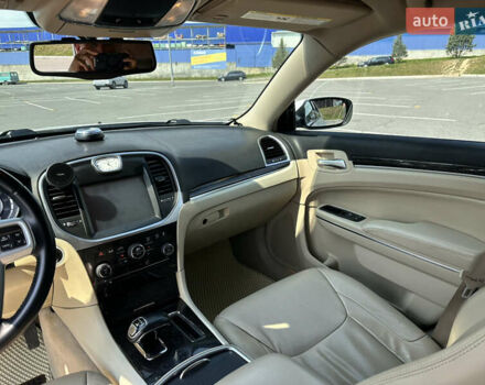 Белый Крайслер 300C, объемом двигателя 3.6 л и пробегом 130 тыс. км за 13900 $, фото 12 на Automoto.ua