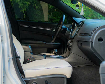 Білий Крайслер 300C, об'ємом двигуна 3.6 л та пробігом 232 тис. км за 14300 $, фото 40 на Automoto.ua