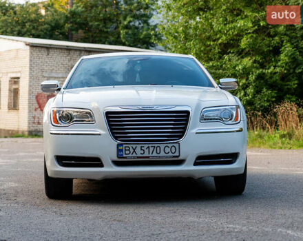 Білий Крайслер 300C, об'ємом двигуна 3.6 л та пробігом 232 тис. км за 14300 $, фото 2 на Automoto.ua