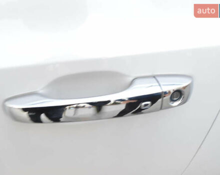 Белый Крайслер 300C, объемом двигателя 3.6 л и пробегом 202 тыс. км за 12999 $, фото 3 на Automoto.ua