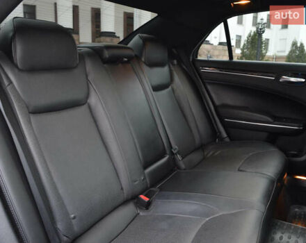 Белый Крайслер 300C, объемом двигателя 3.6 л и пробегом 202 тыс. км за 12999 $, фото 6 на Automoto.ua