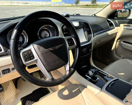 Белый Крайслер 300C, объемом двигателя 3.6 л и пробегом 130 тыс. км за 13900 $, фото 11 на Automoto.ua