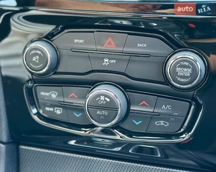 Белый Крайслер 300C, объемом двигателя 3.6 л и пробегом 168 тыс. км за 14900 $, фото 31 на Automoto.ua
