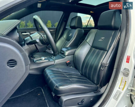 Белый Крайслер 300C, объемом двигателя 3.6 л и пробегом 168 тыс. км за 14900 $, фото 26 на Automoto.ua