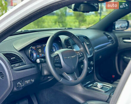Белый Крайслер 300C, объемом двигателя 3.6 л и пробегом 168 тыс. км за 14900 $, фото 24 на Automoto.ua