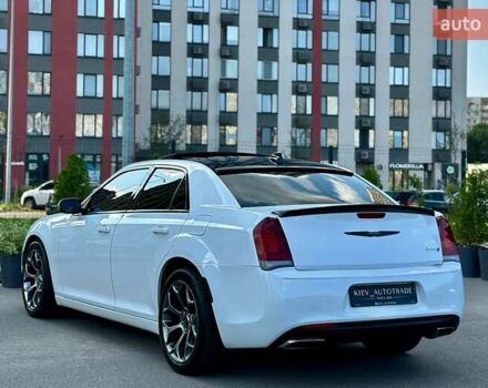 Белый Крайслер 300C, объемом двигателя 3.6 л и пробегом 168 тыс. км за 14900 $, фото 11 на Automoto.ua
