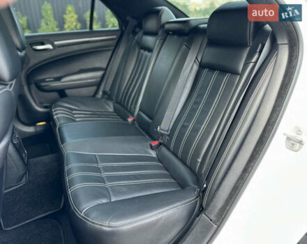 Белый Крайслер 300C, объемом двигателя 3.6 л и пробегом 168 тыс. км за 14900 $, фото 27 на Automoto.ua