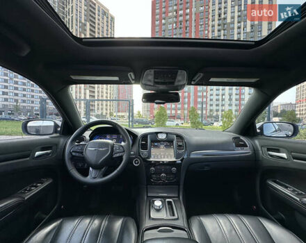 Белый Крайслер 300C, объемом двигателя 3.6 л и пробегом 168 тыс. км за 14900 $, фото 20 на Automoto.ua