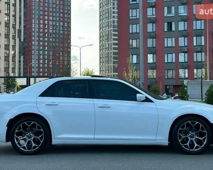 Белый Крайслер 300C, объемом двигателя 3.6 л и пробегом 168 тыс. км за 14900 $, фото 7 на Automoto.ua
