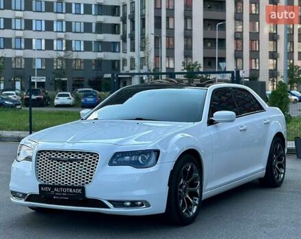 Белый Крайслер 300C, объемом двигателя 3.6 л и пробегом 168 тыс. км за 14900 $, фото 3 на Automoto.ua
