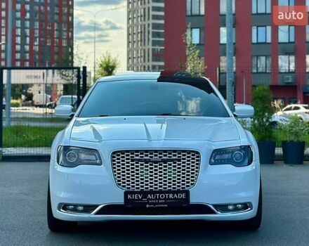 Белый Крайслер 300C, объемом двигателя 3.6 л и пробегом 168 тыс. км за 14900 $, фото 4 на Automoto.ua