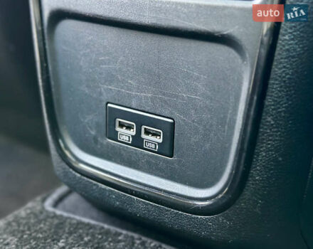 Белый Крайслер 300C, объемом двигателя 3.6 л и пробегом 168 тыс. км за 14900 $, фото 21 на Automoto.ua