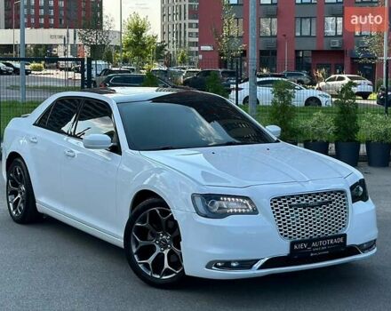 Белый Крайслер 300C, объемом двигателя 3.6 л и пробегом 168 тыс. км за 14900 $, фото 1 на Automoto.ua