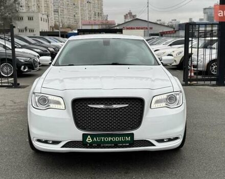 Белый Крайслер 300C, объемом двигателя 3.6 л и пробегом 165 тыс. км за 16800 $, фото 2 на Automoto.ua