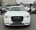 Белый Крайслер 300C, объемом двигателя 3.6 л и пробегом 165 тыс. км за 16800 $, фото 2 на Automoto.ua