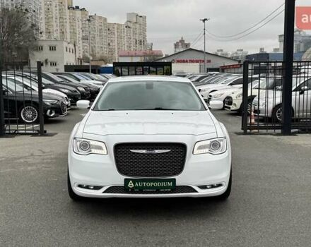 Белый Крайслер 300C, объемом двигателя 3.6 л и пробегом 165 тыс. км за 16800 $, фото 1 на Automoto.ua